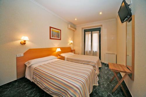 Hostal Prim Madrid Bagian luar foto