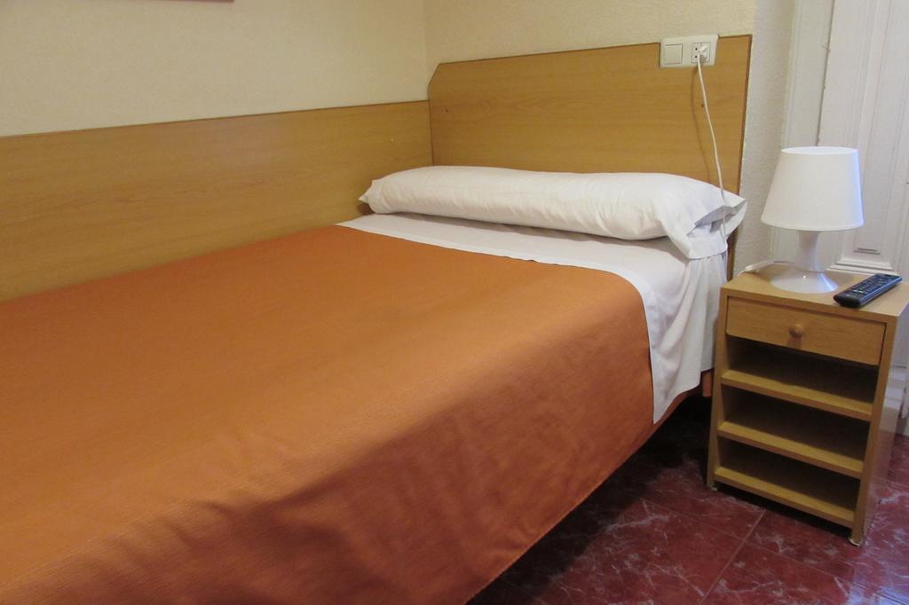 Hostal Prim Madrid Bagian luar foto