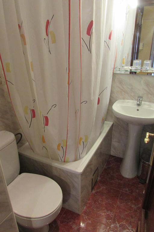 Hostal Prim Madrid Bagian luar foto