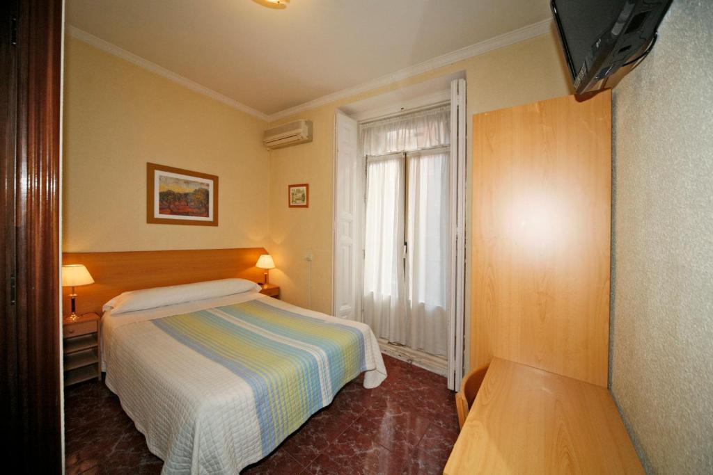 Hostal Prim Madrid Bagian luar foto